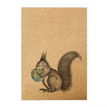 Laden Sie das Bild in den Galerie-Viewer, Notizbuch „Eichhörnchen Welt“